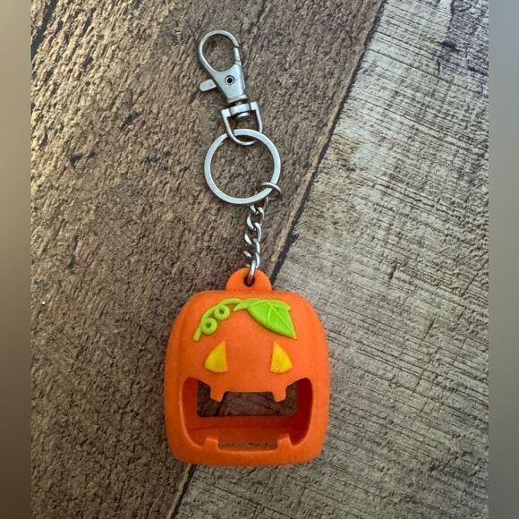 Bath & Body Works Halloween pumpkin Pocketbac Holder Keychain HTF. - Picture 1 of 3